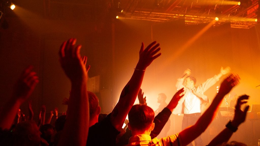 Publikum til koncert i Gjethuset