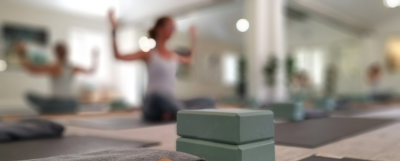 Yoga og udstyr i Move & Mind Studio