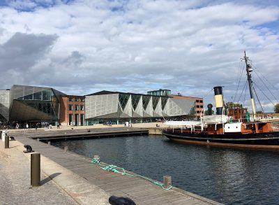 Kulturværftets glasfacade ved Helsingørs havn