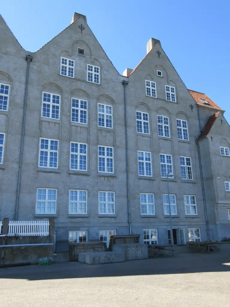 Taarbæk Skole med Taarbæk Bibliotek – arkivfoto 2017