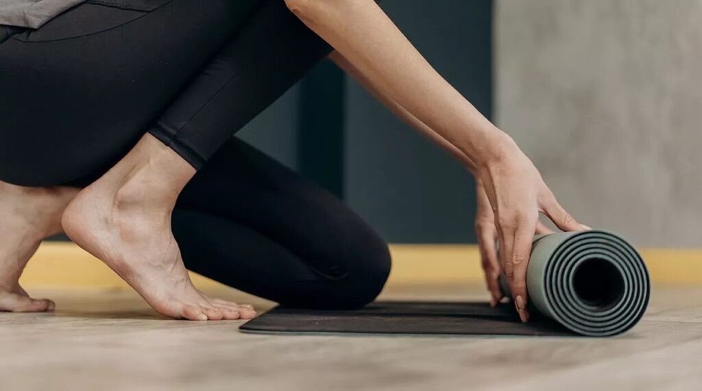Yogatræning på måtter som inspiration til et hold i Nordsjælland
